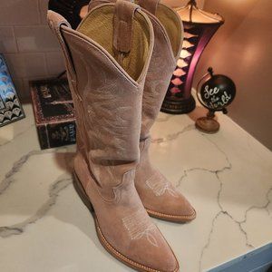 Women's Suede Light Pink Cowboy Boots in PERFECT condition